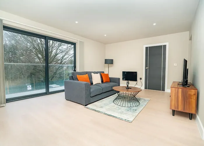 Stylish And Bright 2 Bed Apartment In Birmingham