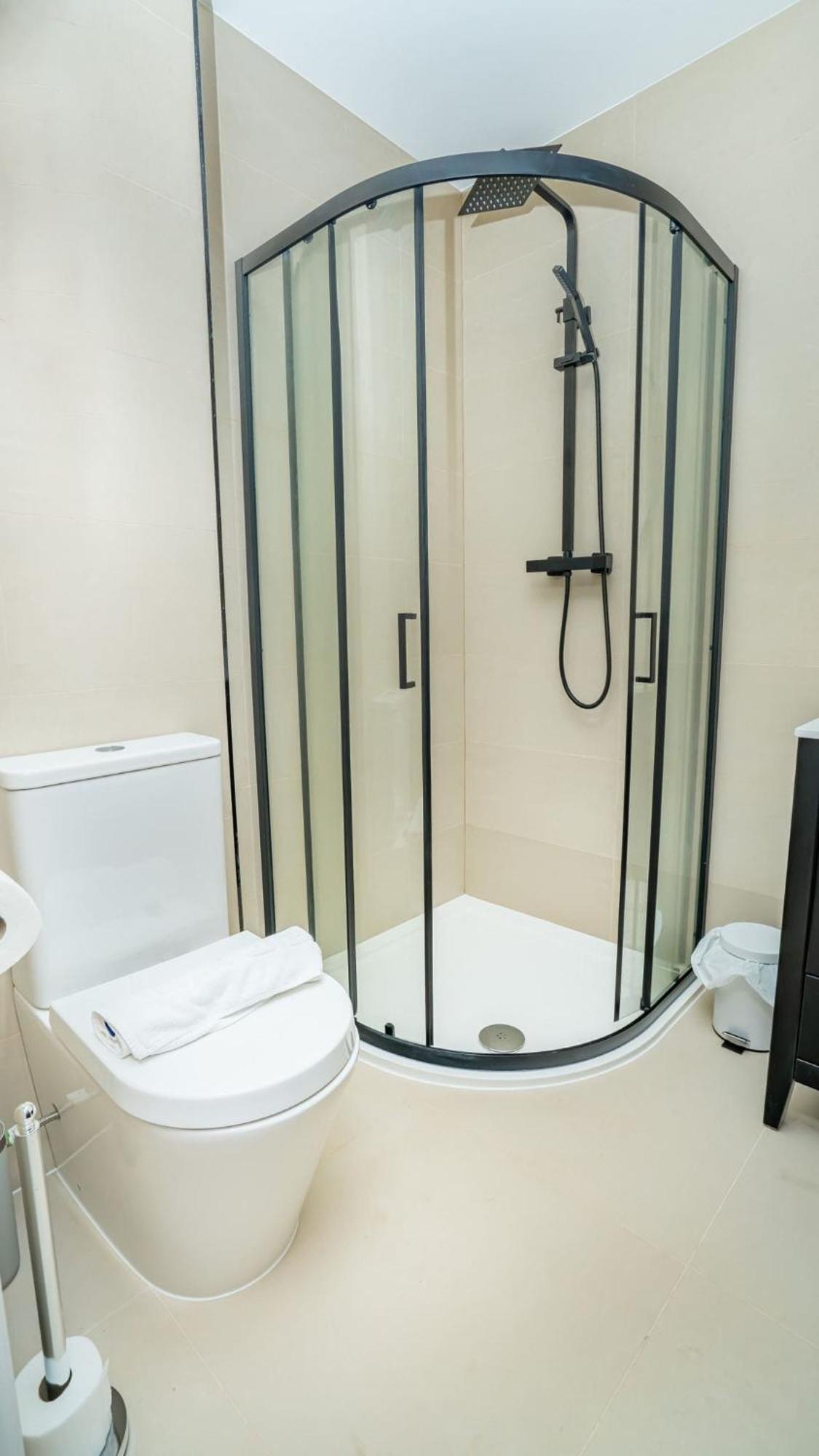 Apartment Stylish And Bright 2 Bed In