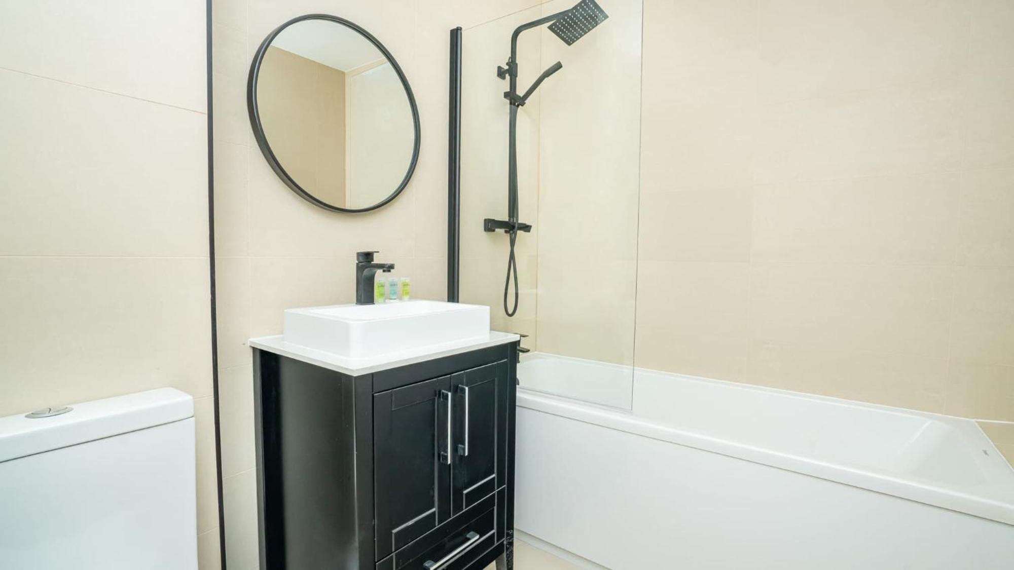 Stylish And Bright 2 Bed In Apartment Birmingham