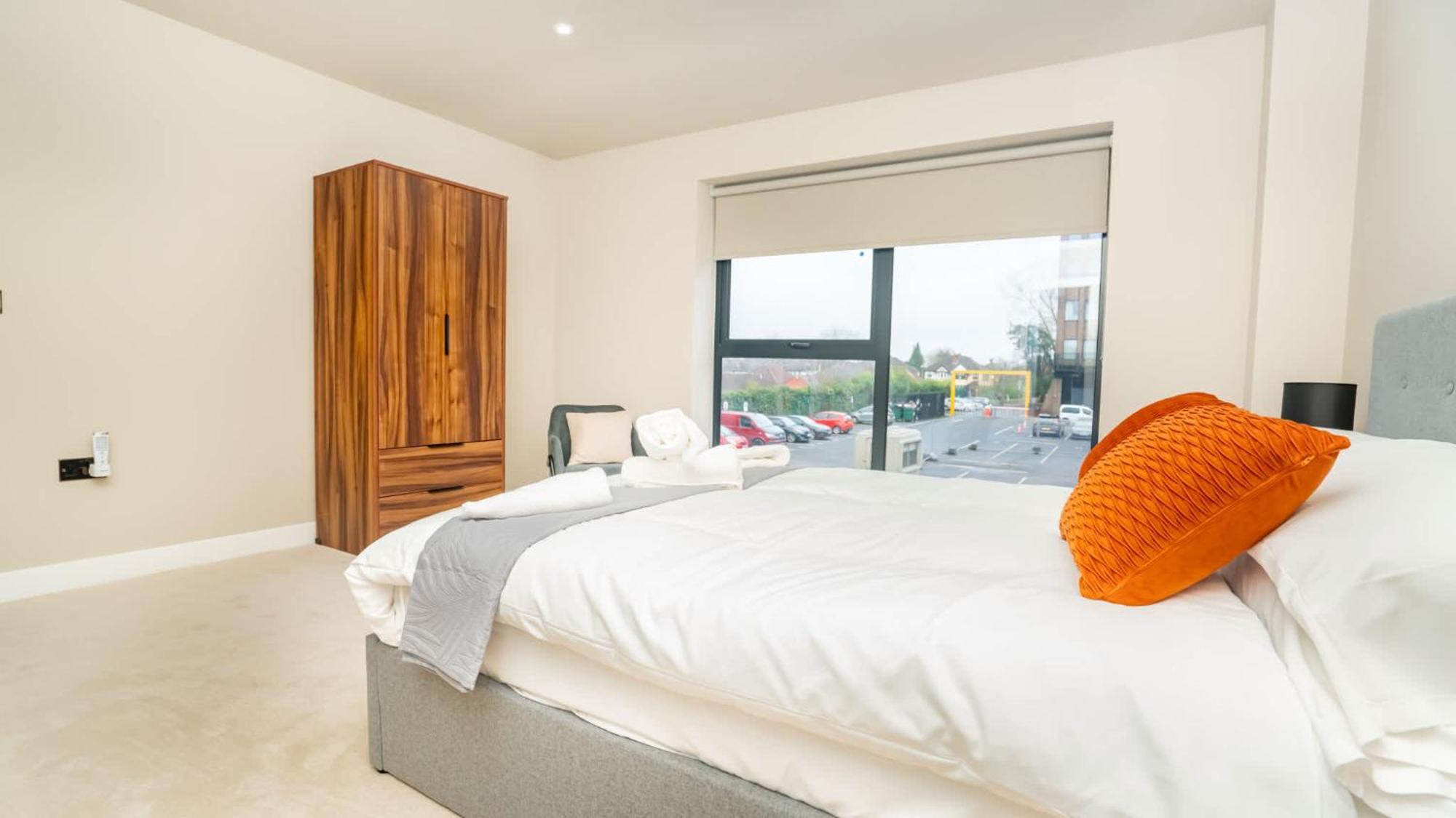 Stylish And Bright 2 Bed In *