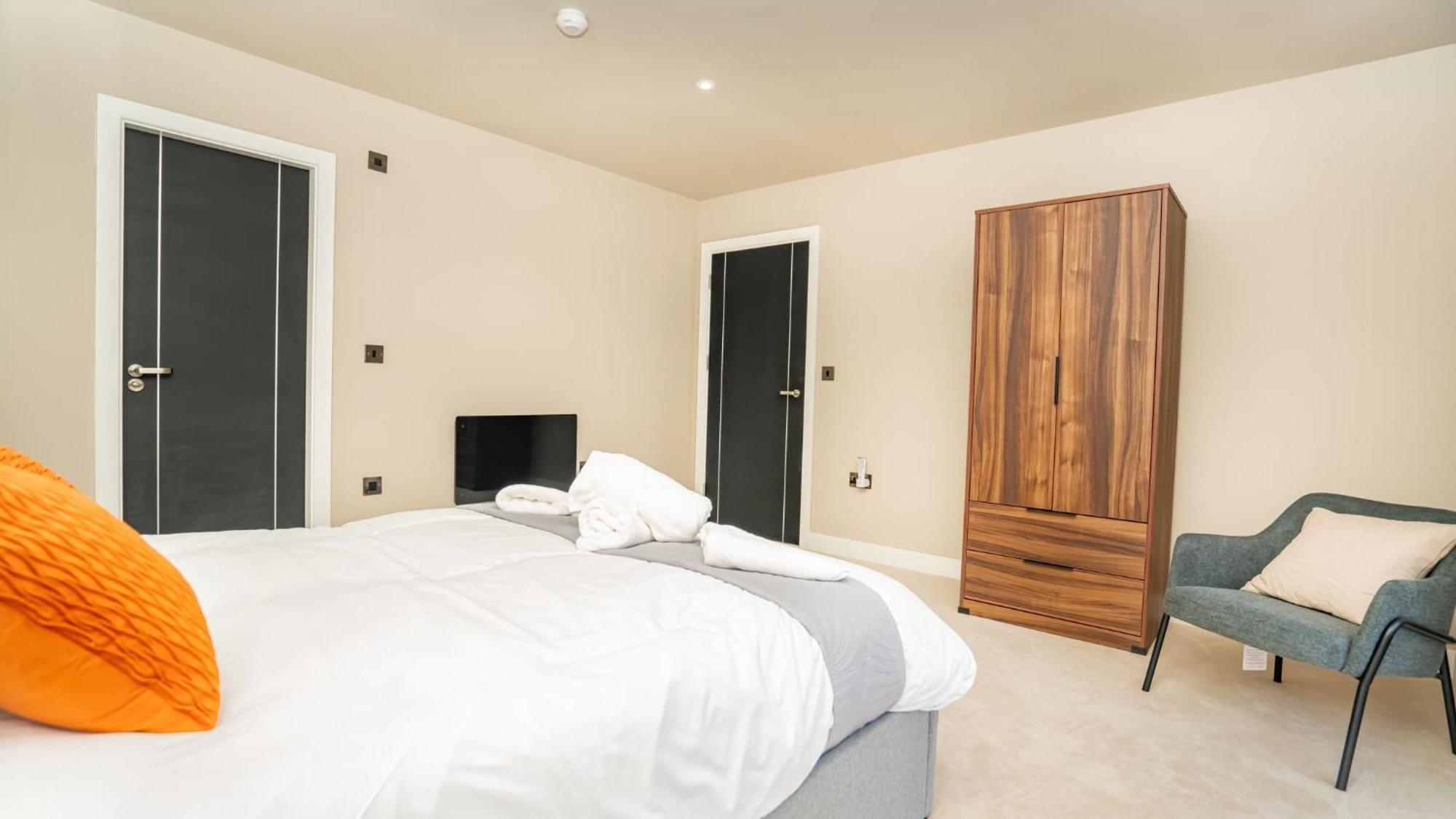 Stylish And Bright 2 Bed In Birmingham