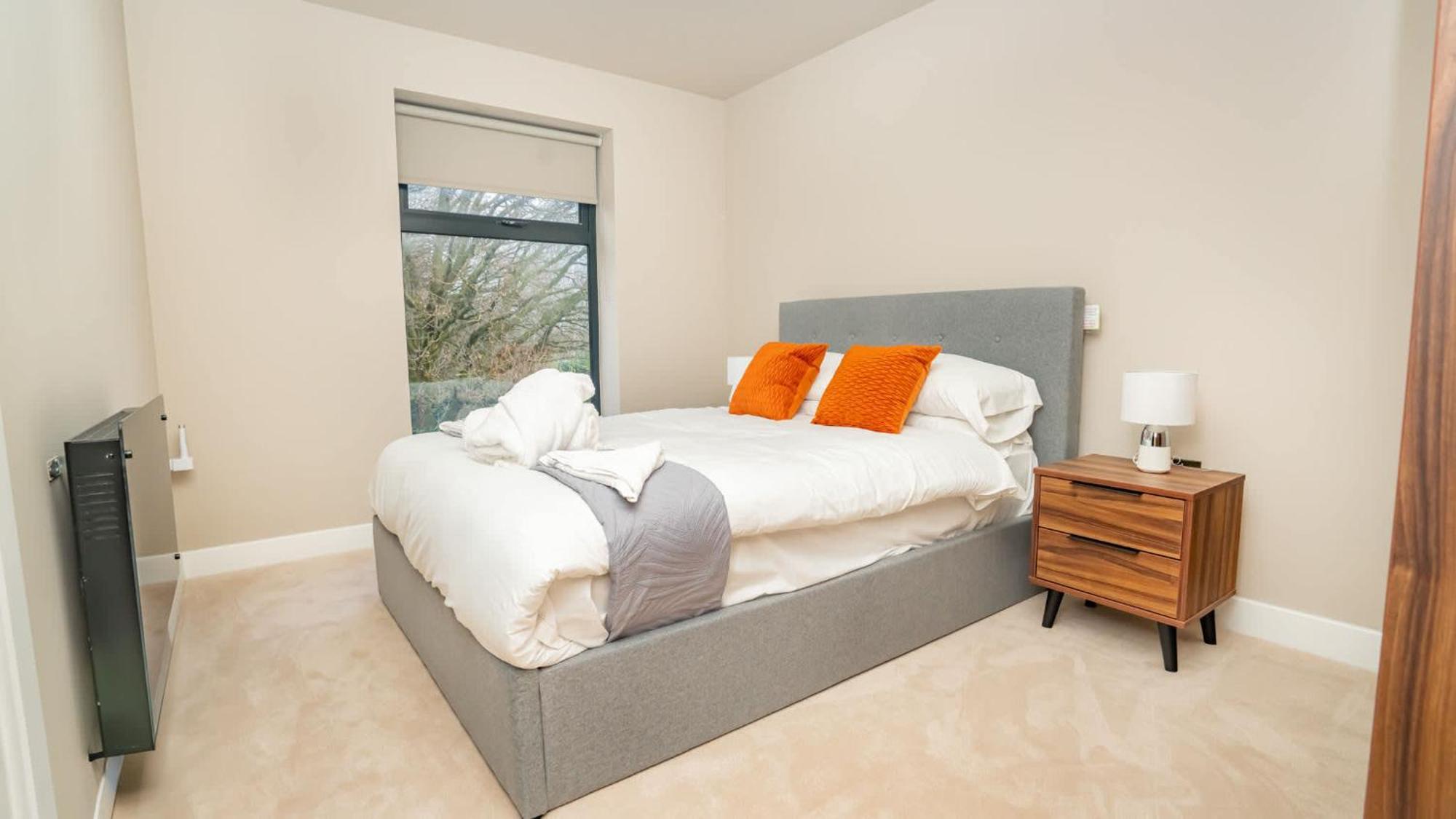 Stylish And Bright 2 Bed In