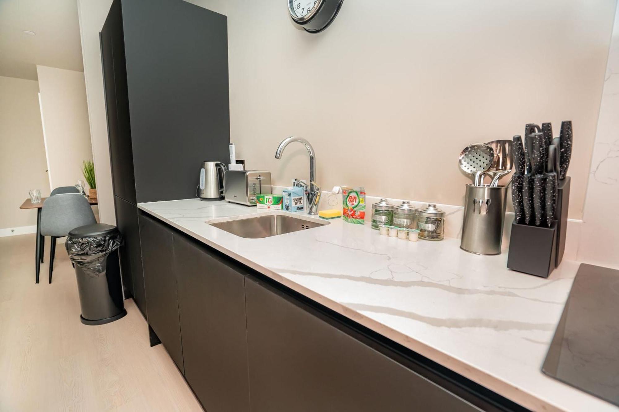 Apartment Stylish And Bright 2 Bed In