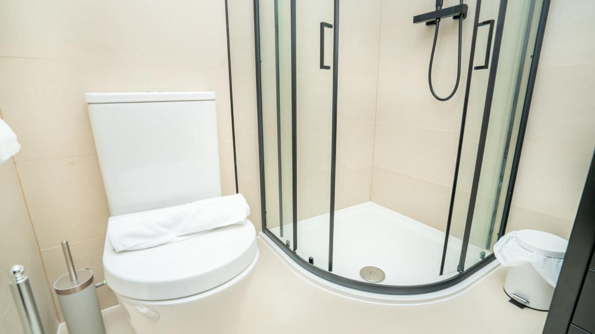 Stylish And Bright 2 Bed In Apartment