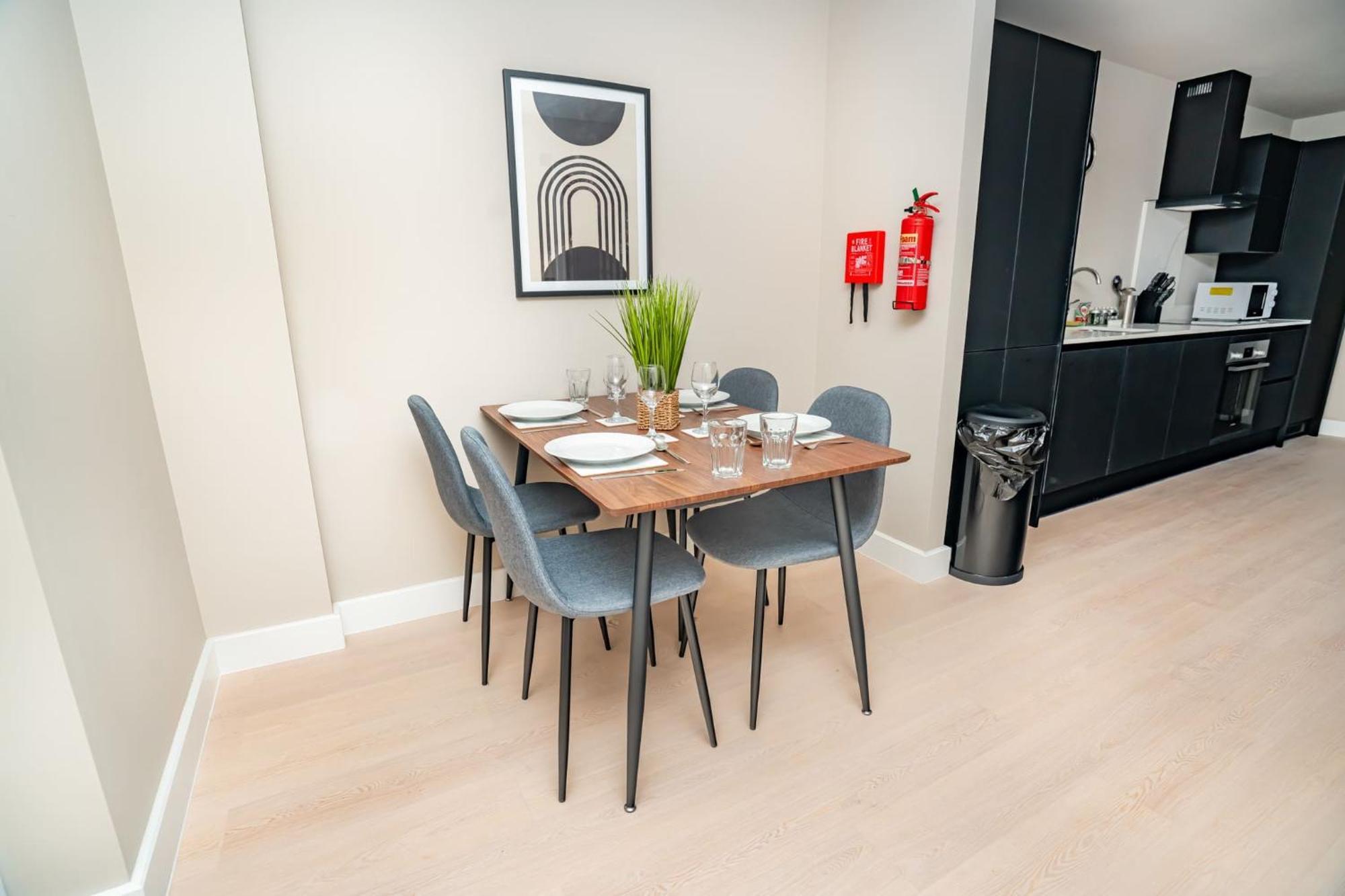 Stylish And Bright 2 Bed In