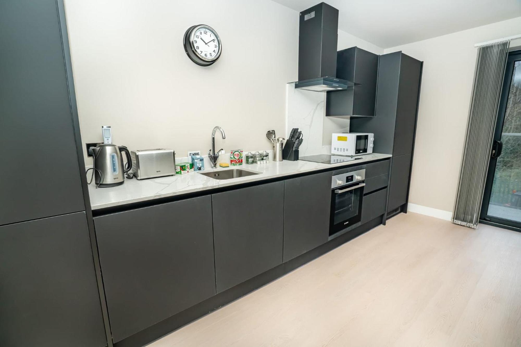 Stylish And Bright 2 Bed In *